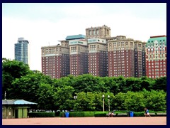 Grant Park  44 - towards Chicago Hilton